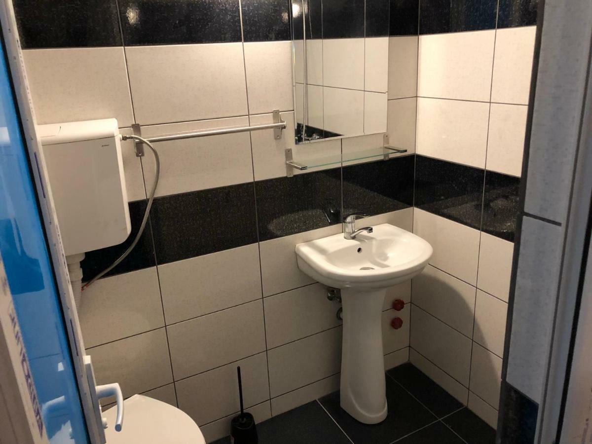 Pension Amira Костинешти Экстерьер фото