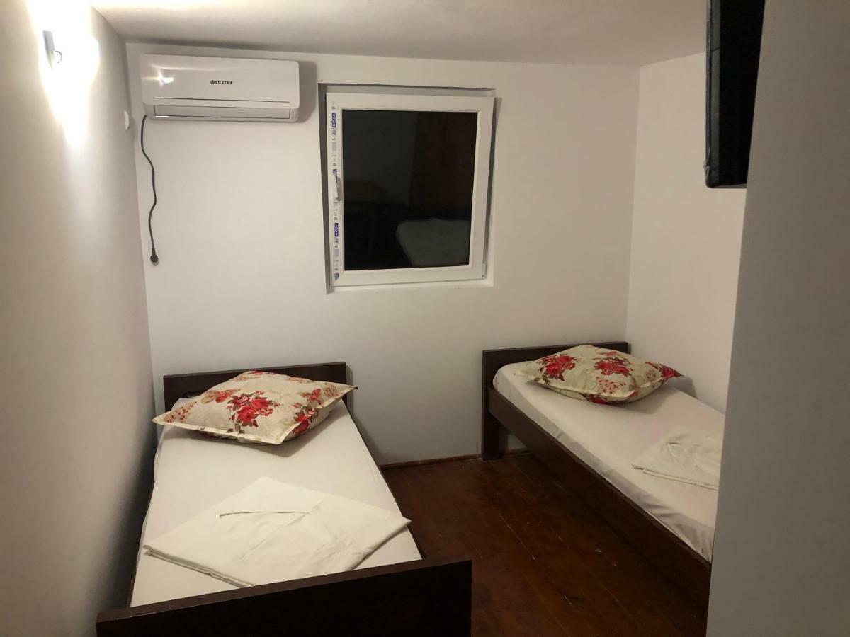 Pension Amira Костинешти Экстерьер фото